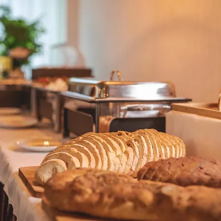 Clift Hotel 2*