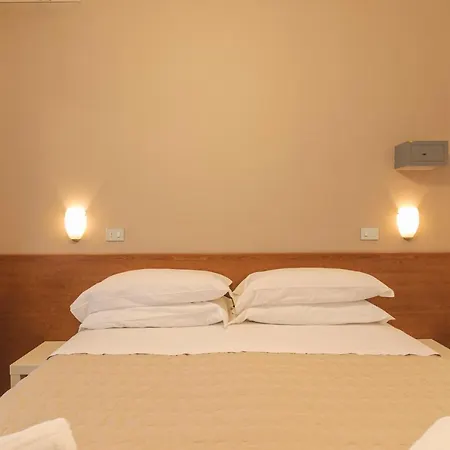 Clift Hotel 2*