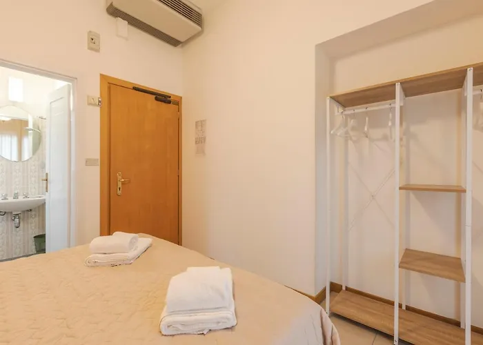 Clift Hotel 2*